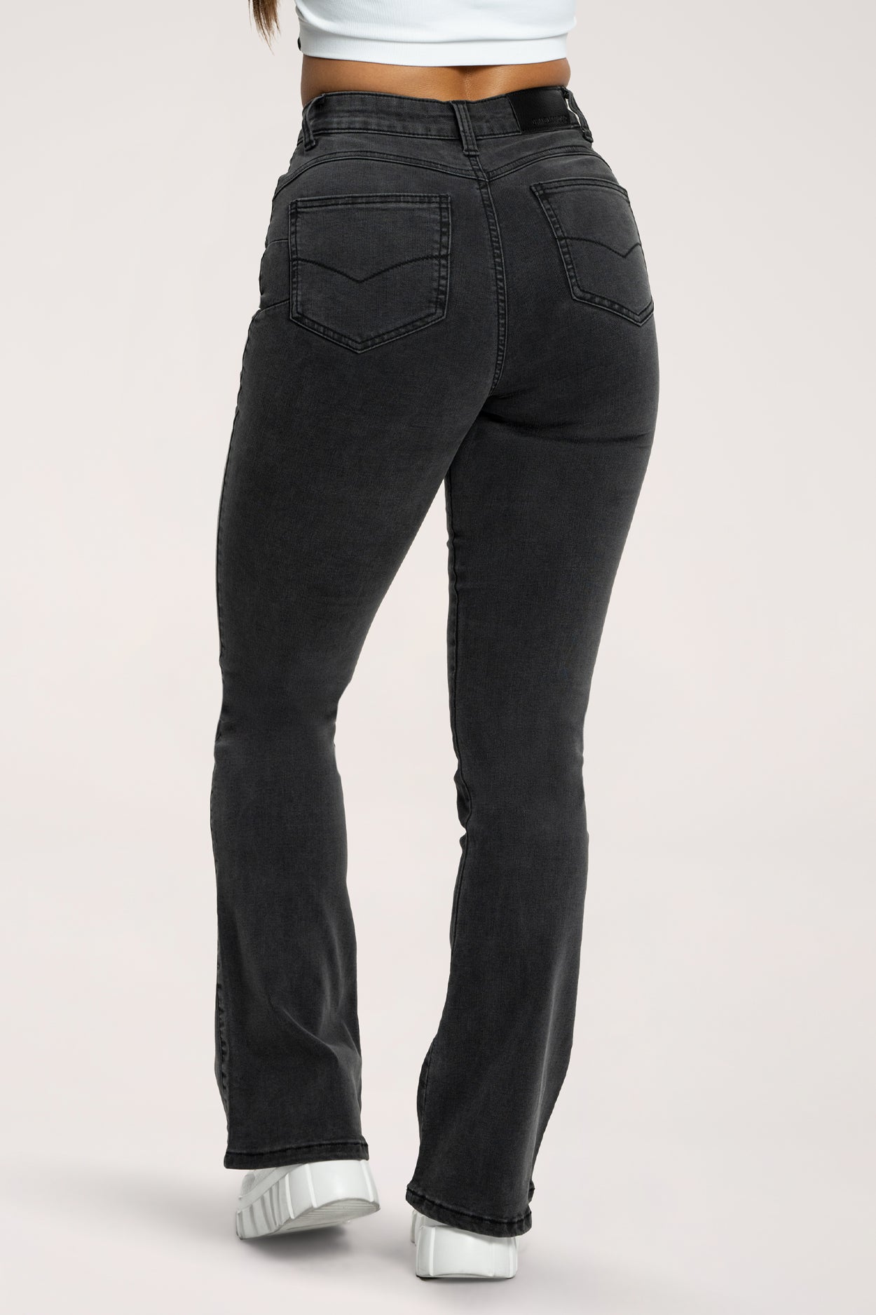 Jeansy dzwony perfect slim black