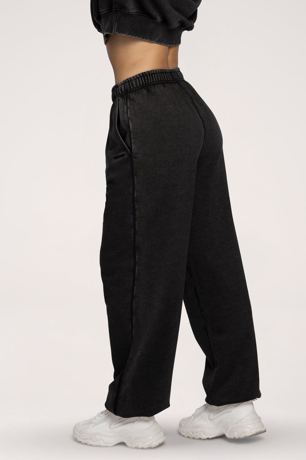 Spodnie dresowe ze ściągaczem Easy black