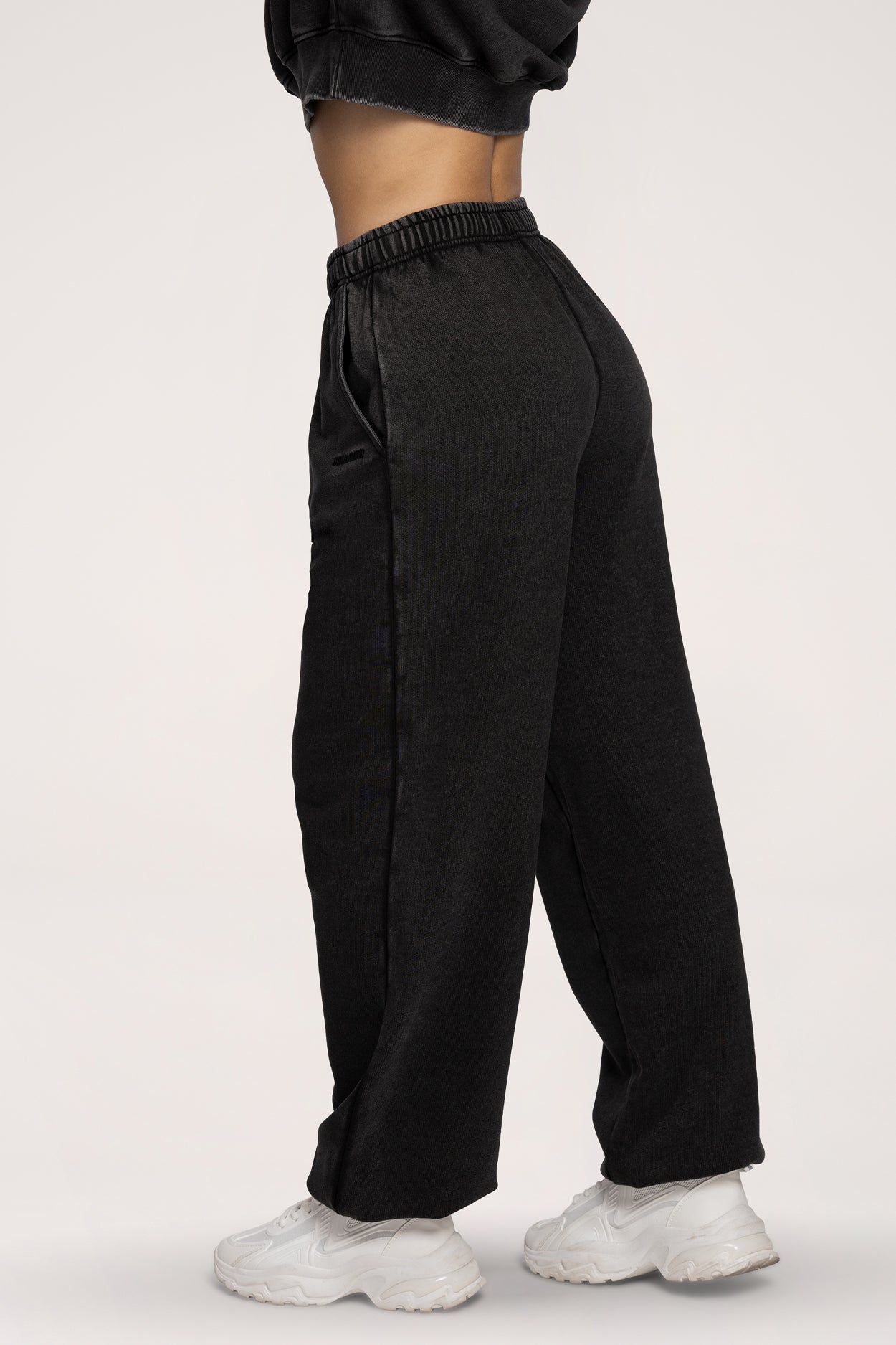 Spodnie dresowe ze ściągaczem Easy black