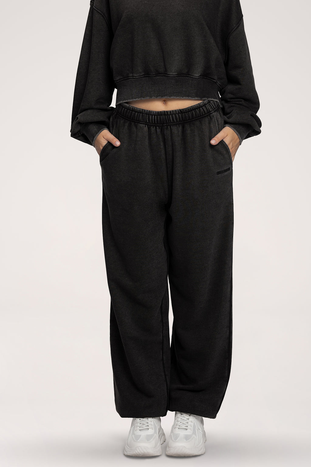 Spodnie dresowe ze ściągaczem Easy black