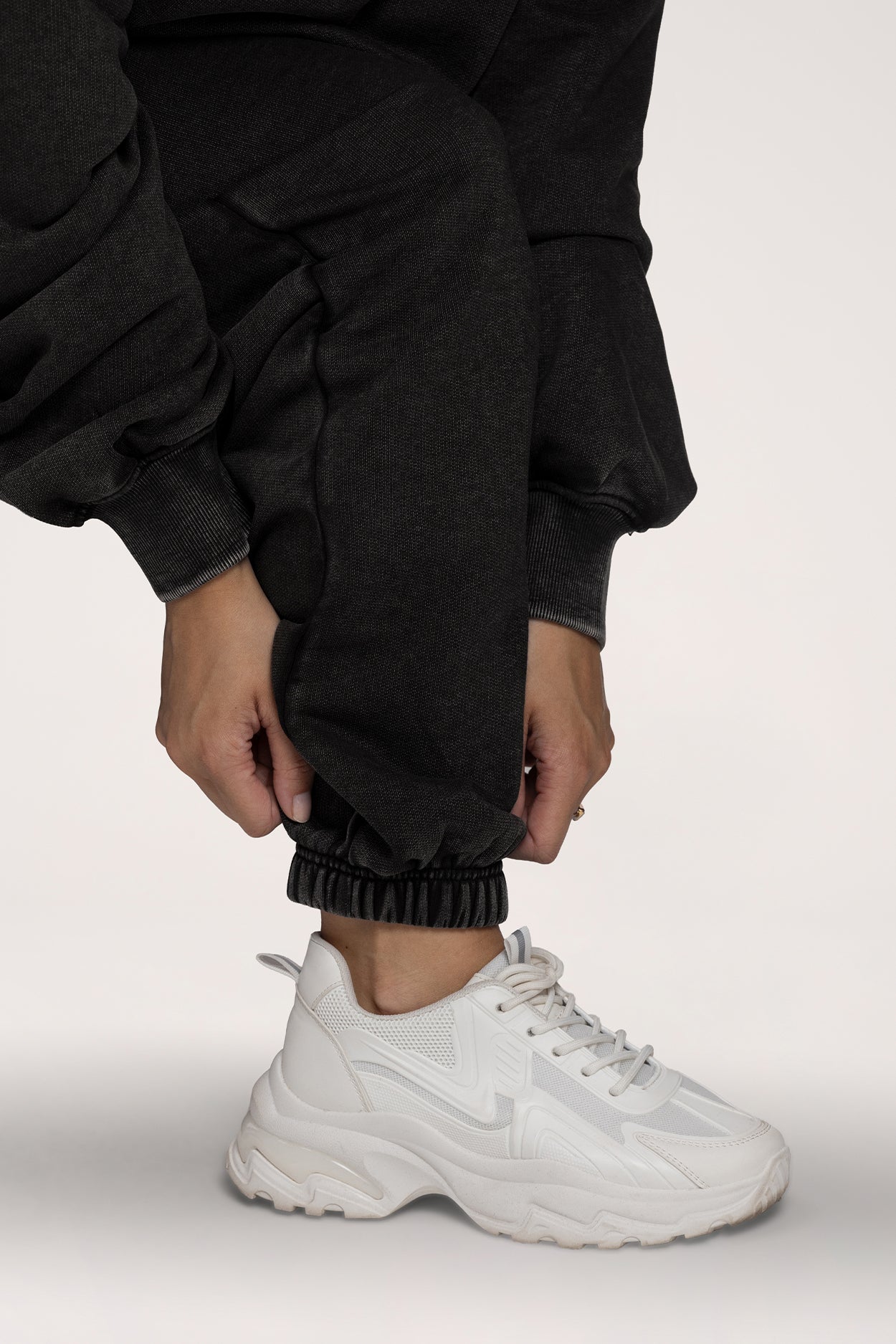 Spodnie dresowe ze ściągaczem Easy black