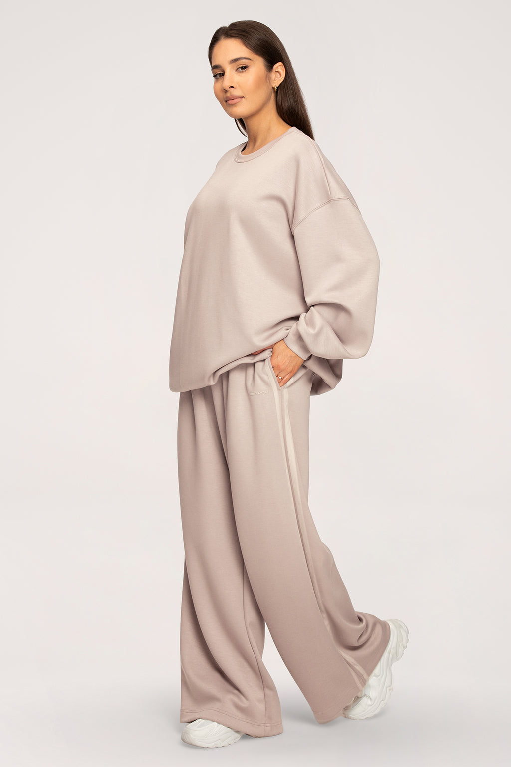 Spodnie dresowe oversize UN1FORM beige