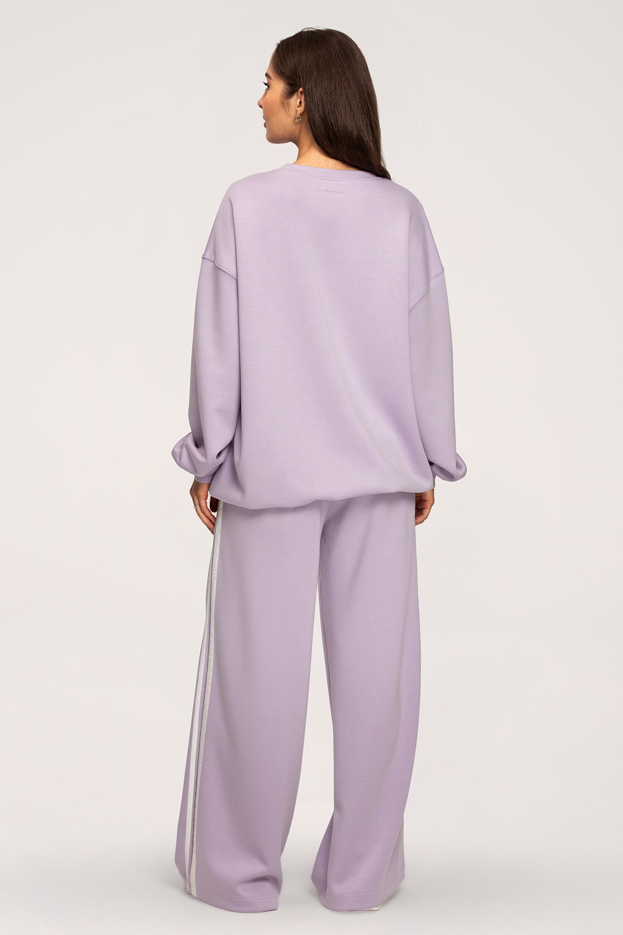 Spodnie dresowe oversize UN1FORM lilac