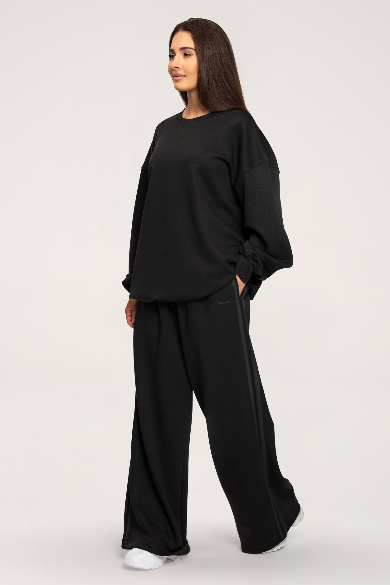 Spodnie dresowe oversize UN1FORM black