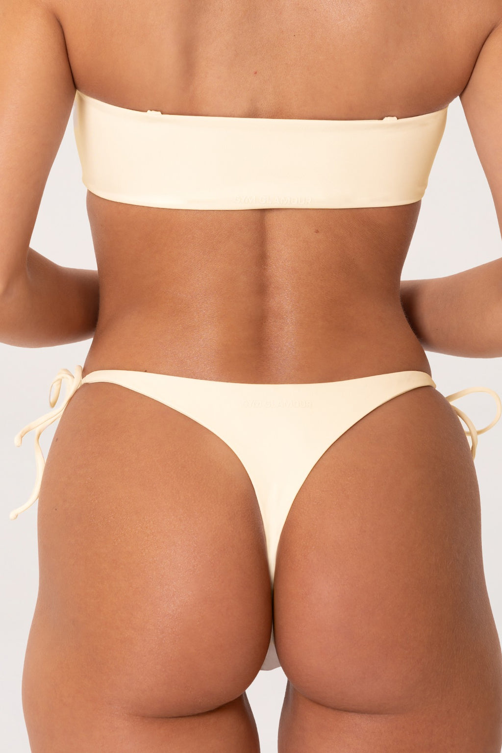 Stringi move cut off white