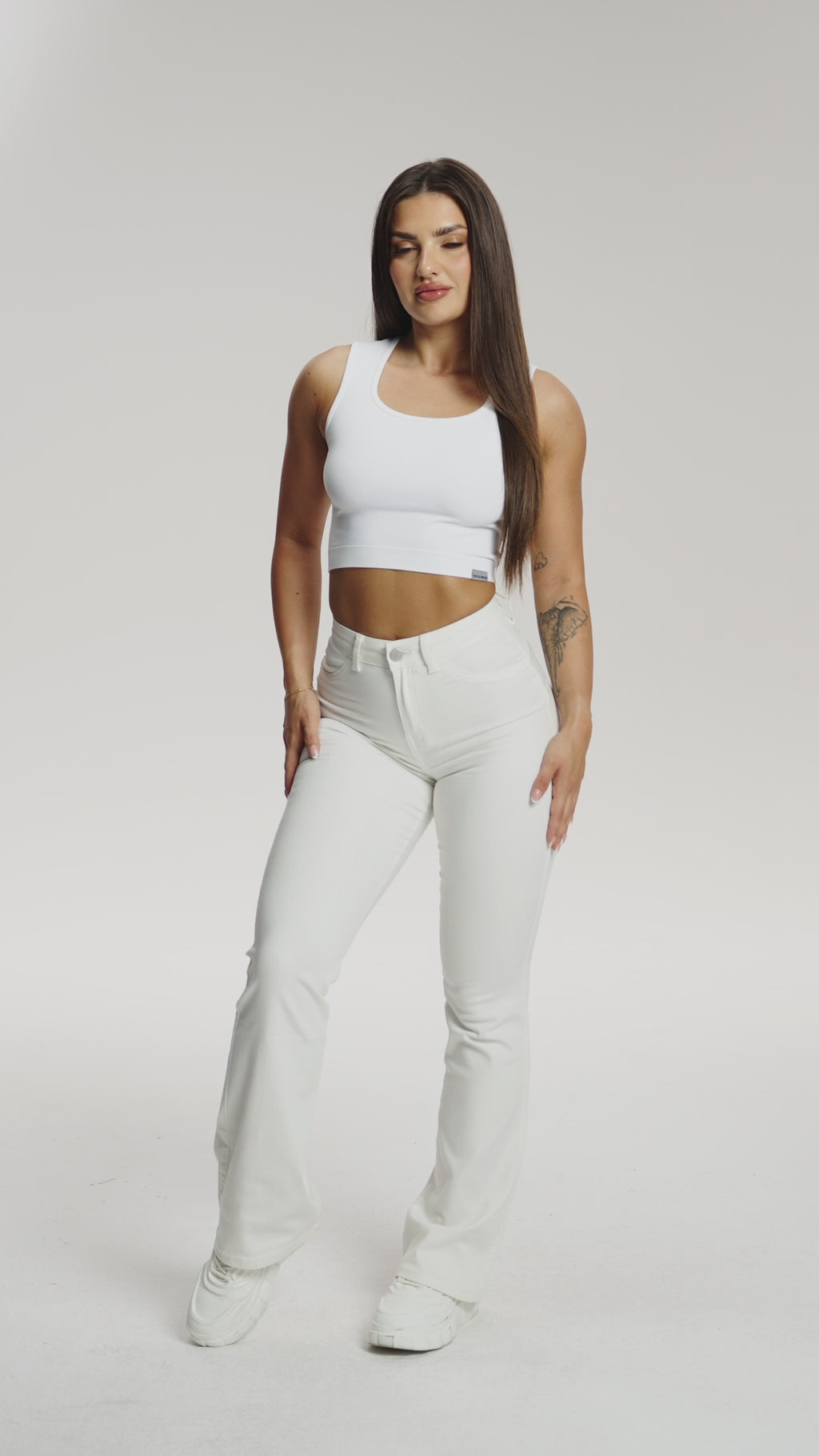 Дънки с клоширани крачоли perfect slim off white